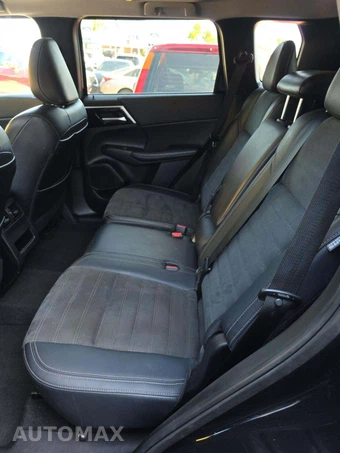 2023 Mitsubishi Outlander ES - miniatura 13