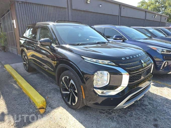 2023 Mitsubishi Outlander ES - miniatura 4