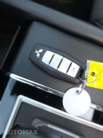 2023 Mitsubishi Outlander ES - miniatura 8