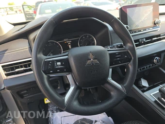 2023 Mitsubishi Outlander ES - miniatura 10