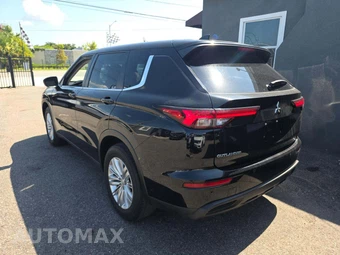 2023 Mitsubishi Outlander ES - miniatura 2