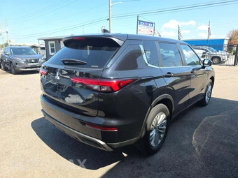 2023 Mitsubishi Outlander ES - miniatura 3