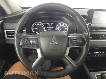 2023 Mitsubishi Outlander ES - miniatura 10