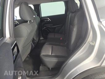 2023 Mitsubishi Outlander ES - miniatura 13