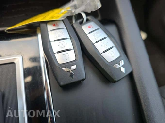 2023 Mitsubishi Outlander SE - miniatura 5