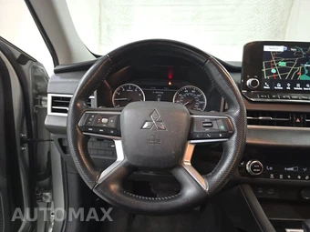 2023 Mitsubishi Outlander SE - miniatura 10