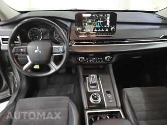 2023 Mitsubishi Outlander SE - miniatura 11