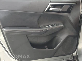 2023 Mitsubishi Outlander SE - miniatura 9