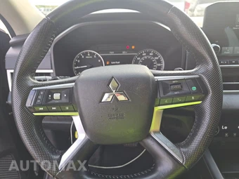 2023 Mitsubishi Outlander SE - miniatura 10