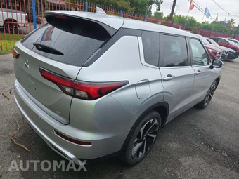 2023 Mitsubishi Outlander SE - miniatura 3