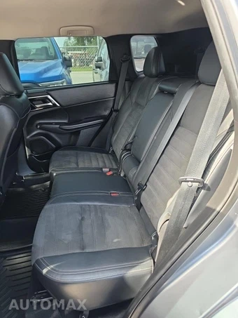 2023 Mitsubishi Outlander SE - miniatura 16