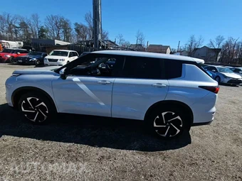 2023 Mitsubishi Outlander SE - miniatura 3