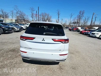 2023 Mitsubishi Outlander SE - miniatura 4