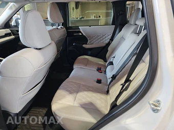 2023 Mitsubishi Outlander SEL - miniatura 13