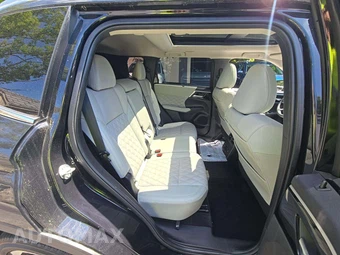2023 Mitsubishi Outlander SEL - miniatura 17
