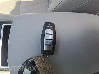 2023 Mitsubishi Outlander SEL - miniatura 8