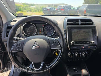 2023 Mitsubishi Outlander Sport 2.0 LE - miniatura 10