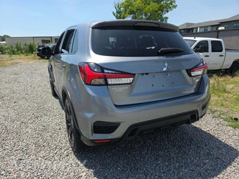 2023 Mitsubishi Outlander Sport 2.0 LE - miniatura 2