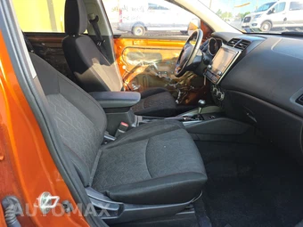 2023 Mitsubishi Outlander Sport 2.0 LE - miniatura 8