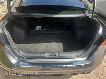 2023 Nissan Altima SR - miniatura 17