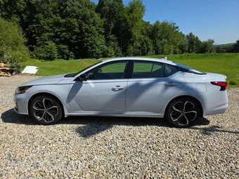 2023 Nissan Altima SR - miniatura 8