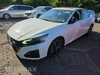 2023 Nissan Altima SR