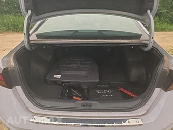 2023 Nissan Altima SR – miniatura 18