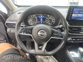 2023 Nissan Altima SR - miniatura 10