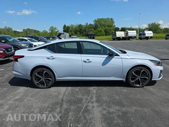 2023 Nissan Altima SR – miniatura 4