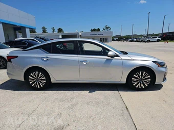 2023 Nissan Altima SV - miniatura 4