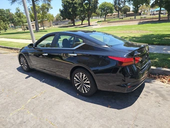 2023 Nissan Altima SV - miniatura 6