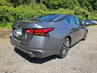 2023 Nissan Altima SV - miniatura 3