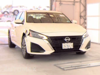 2023 Nissan Altima SV - miniatura 3