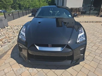2023 Nissan GT-R Premium - miniatura 2
