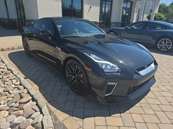 2023 Nissan GT-R Premium - miniatura 3
