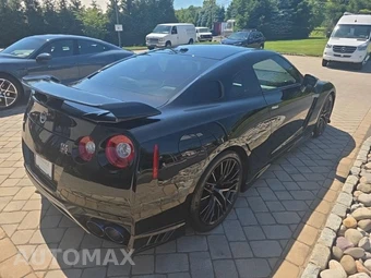 2023 Nissan GT-R Premium - miniatura 4