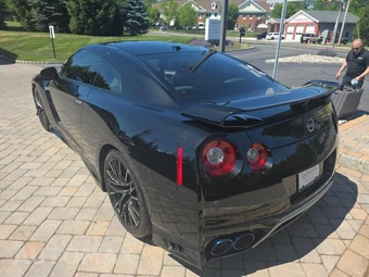 2023 Nissan GT-R Premium - miniatura 6