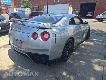 2023 Nissan GT-R Premium - miniatura 3