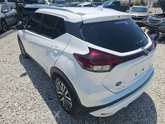 2023 Nissan Kicks SV – miniatura 2