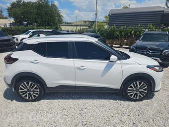 2023 Nissan Kicks SV – miniatura 4