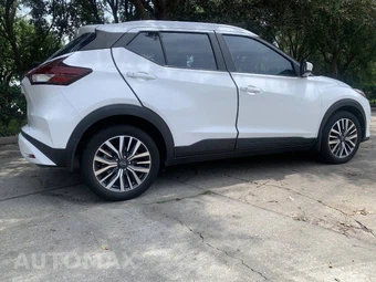 2023 Nissan Kicks SV – miniatura 5