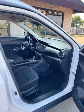 2023 Nissan Kicks SV - miniatura 8