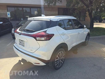 2023 Nissan Kicks SV – miniatura 3