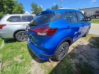 2023 Nissan Kicks SV – miniatura 3