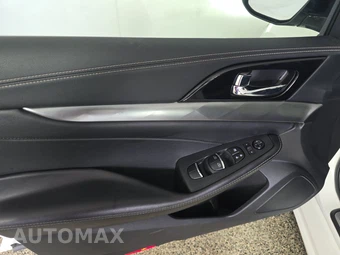 2023 Nissan Maxima SL – miniatura 9