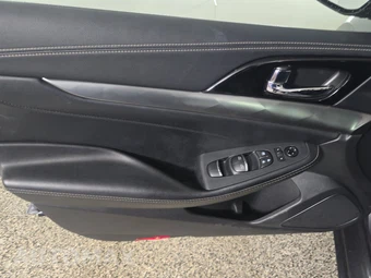 2023 Nissan Maxima SL – miniatura 9