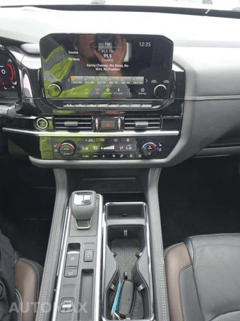 2023 Nissan Pathfinder Platinum – miniatura 10