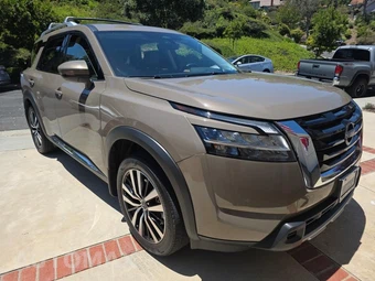 2023 Nissan Pathfinder Platinum - miniatura 3