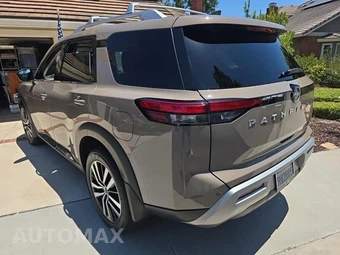 2023 Nissan Pathfinder Platinum - miniatura 7