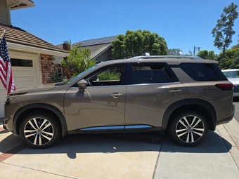 2023 Nissan Pathfinder Platinum - miniatura 8